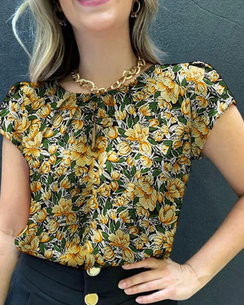Bohemian with Short Sleeves Casual Flower-Embellished Blouse - Image 3