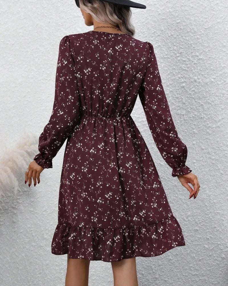 Cottagecore short and belted with small V-neck dress - Image 4